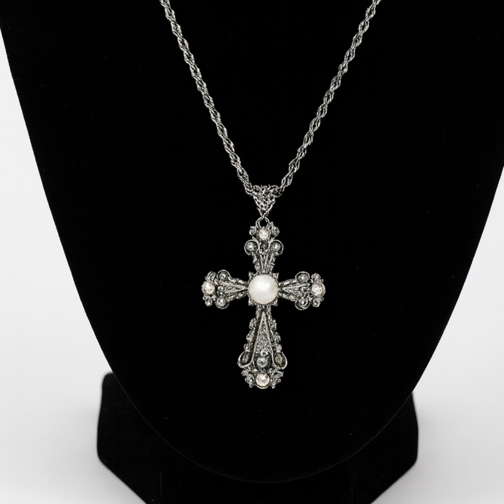 Elegant Silver Cross Pendant Necklace